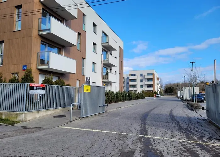 Bast 14 Ptak Szpital Kopernika Szpital Matki Polki Mandoria Orientarium Atlas Arena Plac Zabaw - Zamojska 20a M14 Parking Bezplatny * Łódź